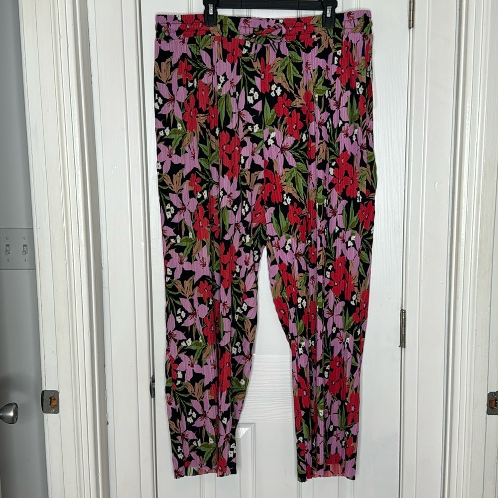 NWT Sabrina Lauren, 3X, elastic, wide legged, floral, pleated, career, pants